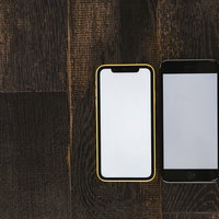 iPhone XR と iPhone 8の写真