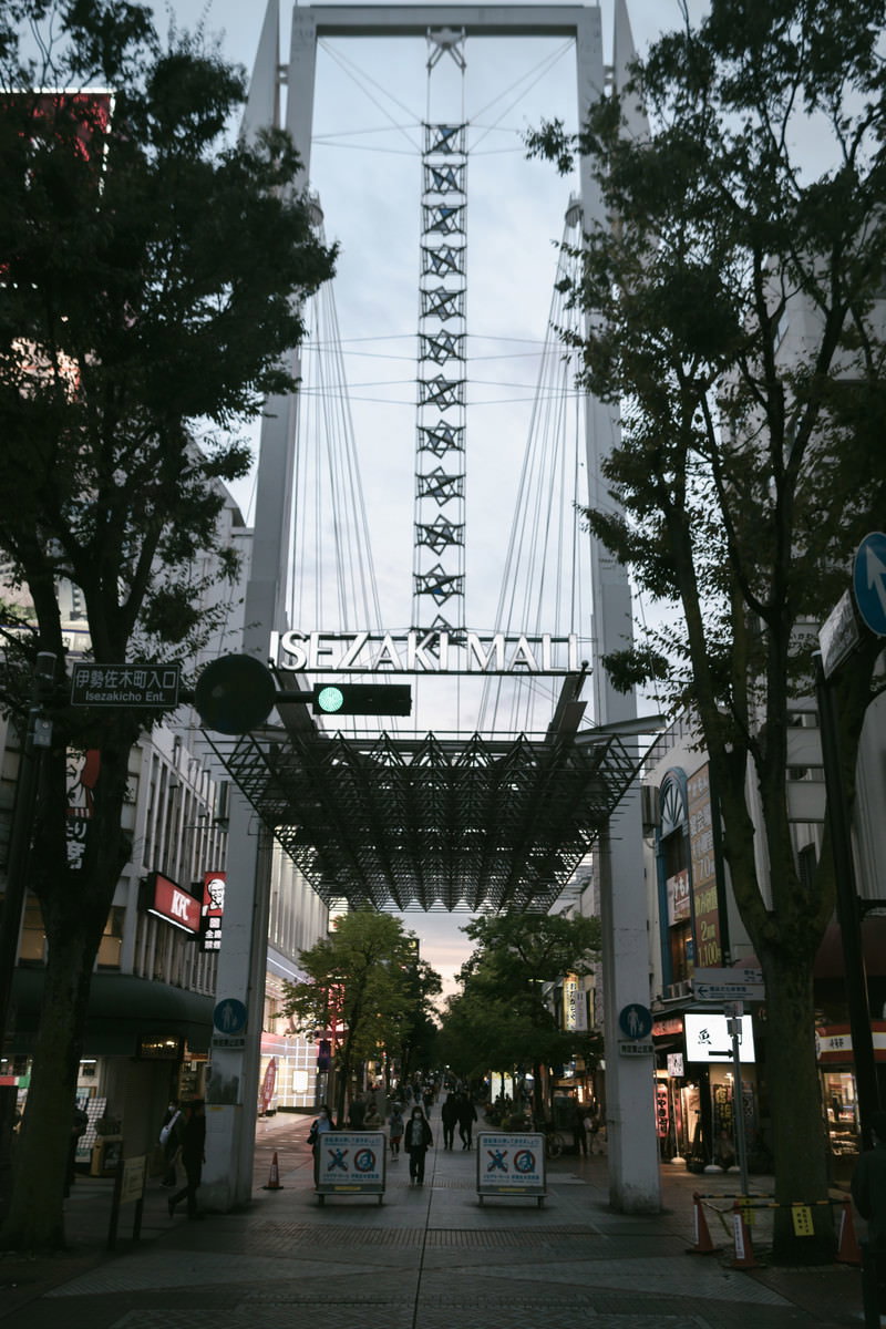 横浜市伊勢佐木長者町のアーケード商店街イセザキモール