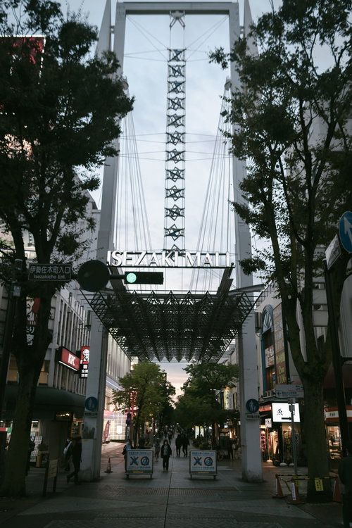 横浜市伊勢佐木長者町のアーケード商店街イセザキモール