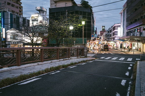 コリアンタウン方面（福富町）へ向かう大岡川に架かる都橋の夕景
