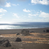 西大佐の碑から臨む金剛岩の写真