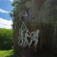 米軍上陸記念壁画を向かって右側から見るの写真