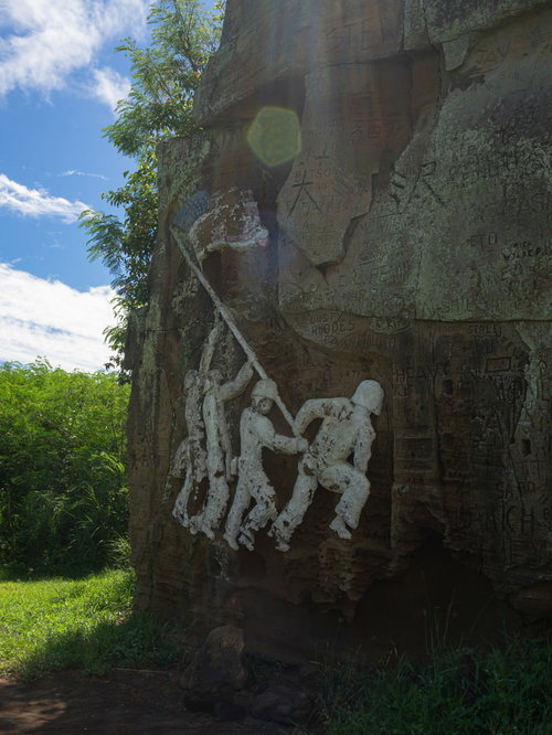 米軍上陸記念壁画を向かって右側から見る