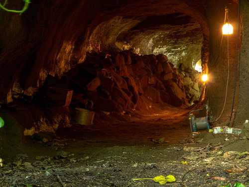 医務科壕口から観た壕内部