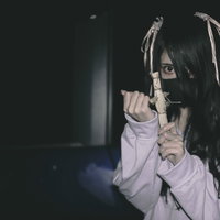 藁人形に五寸釘で怨念をこめる地雷系女子の呪いの写真