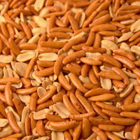 あられの中に見え隠れするピーナッツの写真