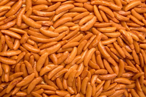 ピーナッツ抜きの柿の種の写真