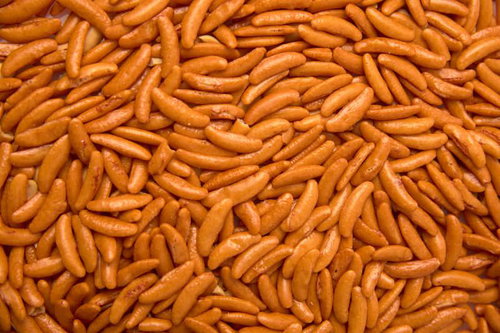 ピーナッツ抜きの柿の種 塩辛い米菓のあられ系スナック菓子