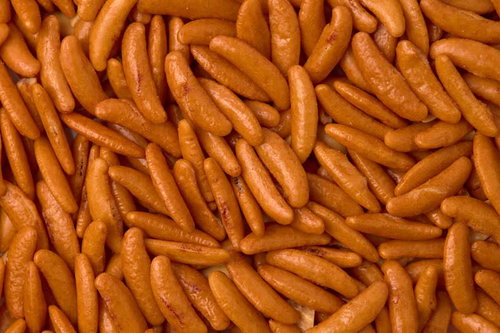 塩辛いかき餅風あられがいっぱい詰まった米菓のスナック菓子