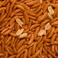 一面の柿の種とピーナッツの写真