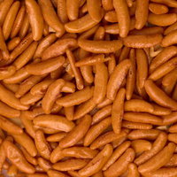 姿を隠すピーナッツ入りの柿の種、お手軽なおつまみスナックの写真