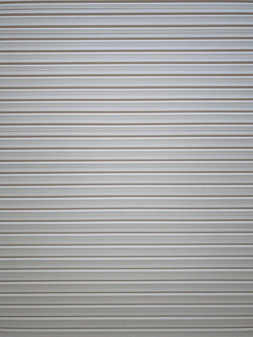 積まれたグレーの金属ボード（テクスチャー）