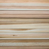 複数の木材が並ぶ様々な木目のボードの写真