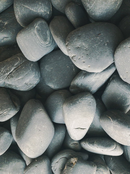 グレー調の玉石が密集したテクスチャ