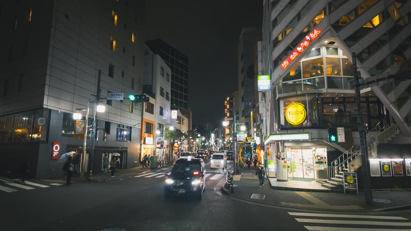 夜間の松濤文化村ストリートの様子
