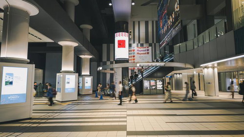 渋谷ヒカリエShinQs B1Fの館内風景
