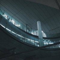 不気味に口を開ける渋谷駅副都心線の吹き抜け空間の写真