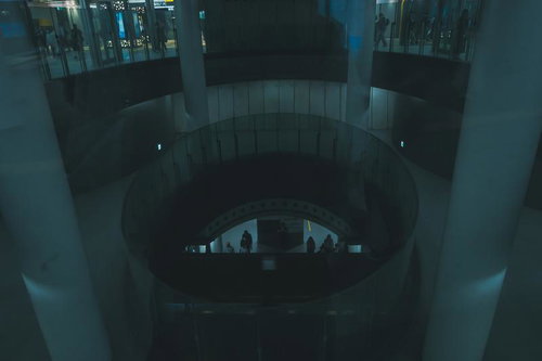 副都心線渋谷駅の楕円形吹き抜けを上から見下ろす