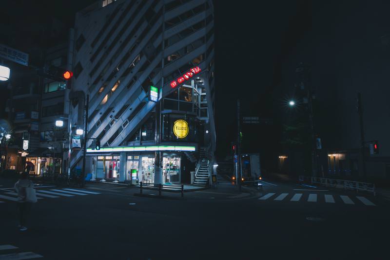 夜間の松濤文化村ストリート
