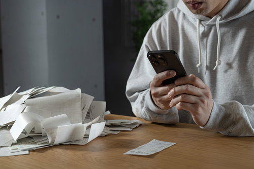 紙の領収書をスマートフォンでスキャン撮影