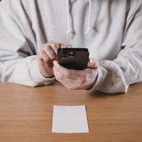 モバイルアプリで紙の領収書をスマートフォンでPDF化の写真