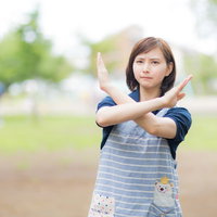 それは絶対にダメです！ （女性介護士）の写真