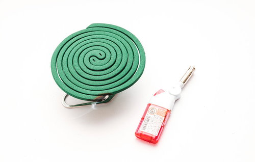 箱から取り出したまま蚊取り線香に火をつけました