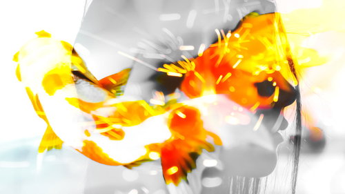 女性の横顔とオレンジ色の火花が融合するフォトモンタージュ