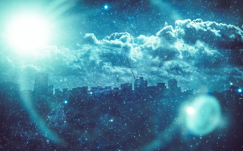 街並みのシルエットと星座が輝く夜空のフォトモンタージュ