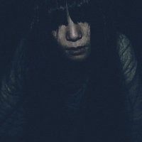 暗闇から女性らしき顔が...の写真