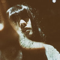 暗闇から見つめるみぃつけたぁ～不気味な女性の瞳と表情～の写真