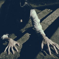 石畳の階段を大きな鍵盤と勘違いした疲れ気味のピアニストの写真