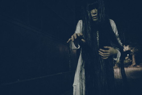 夜の闇にさまよう生霊の恐怖