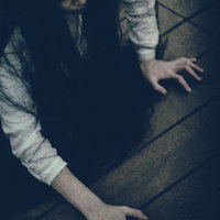 見たら呪われる〜怨念に取り憑かれた女性の恐怖の写真