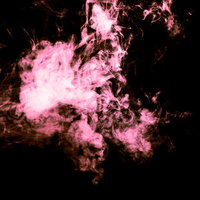 赤く染まった炎のような煙の浮遊、暗い背景での特殊効果の写真