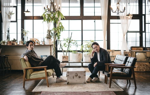 オシャレなペントハウスに住むミリオネアと探偵の相棒