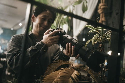 写真の撮れ高が不満なパパラッチ