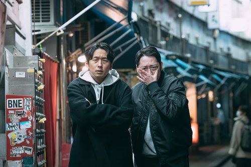 横浜の都橋商店街で事件を追う探偵ふたりの夜間調査