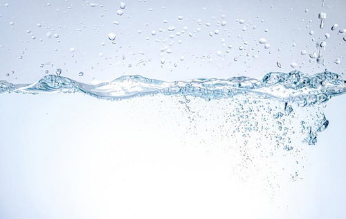 水面の気泡と水しぶき