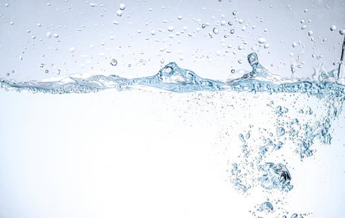 水面と気泡が弾けるウォーター