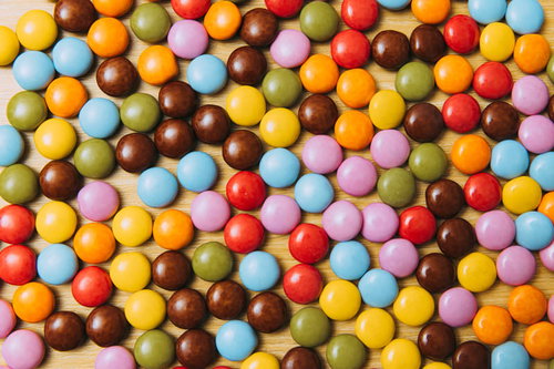 カラフルなマーブルチョコレートのテクスチャー