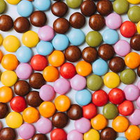 一面に敷き詰められたマーブルチョコレートのテクスチャーの写真