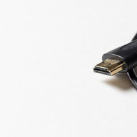 HDMIケーブル先端のコネクタ部分の接続部位の写真