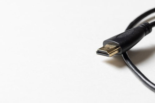 HDMIケーブル先端のコネクタ部分の接続部位
