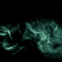 黒い背景に立ち上る毒ガス｜緑色のスモークエフェクトの写真