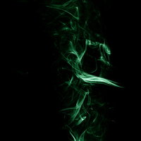 闇に立ち上る緑色の煙の写真