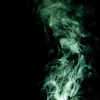 黒い背景にたちのぼる緑色のガス・有毒な煙の効果の写真