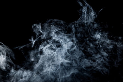 黒い背景に広がるスモーク｜白煙のテクスチャ