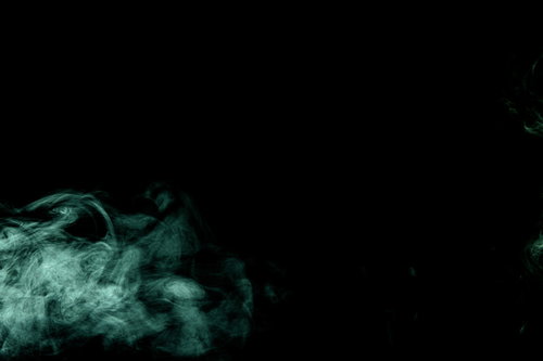 漏れ出した魔晄のスモーク｜緑色の毒ガスが渦巻く不穏な背景