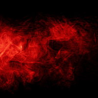 燃え上がるような煙と炎の流れ：黒背景にダイナミックに舞う赤橙色のスモークの写真